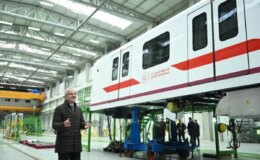 Ulaştırma ve Altyapı Bakanı Abdulkadir Uraloğlu, Yeni Sakarya adlı ilk milli ve yerli elektrikli tren setini hizmete sundu