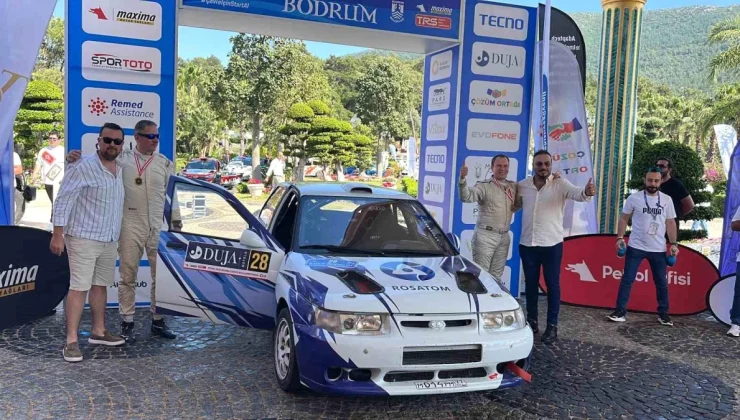 Bodrum’da düzenlenen otomobil yarışında Ali Türkkan-Oytun Albayrak birinci oldu