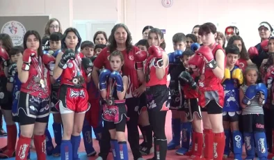 Dünya şampiyonu Muay Thai sporcular anneleriyle müsabakalara hazırlanıyor