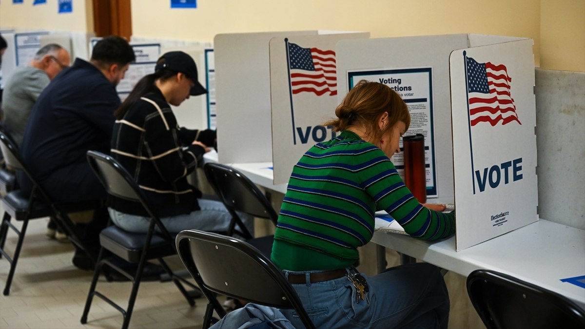 Pensilvanya’da oy verme saati uzatıldı