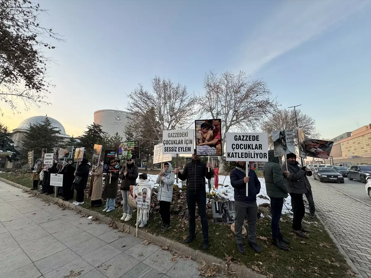 Malatya’da Öğretmenlerden Gazze İçin Sessiz Eylem