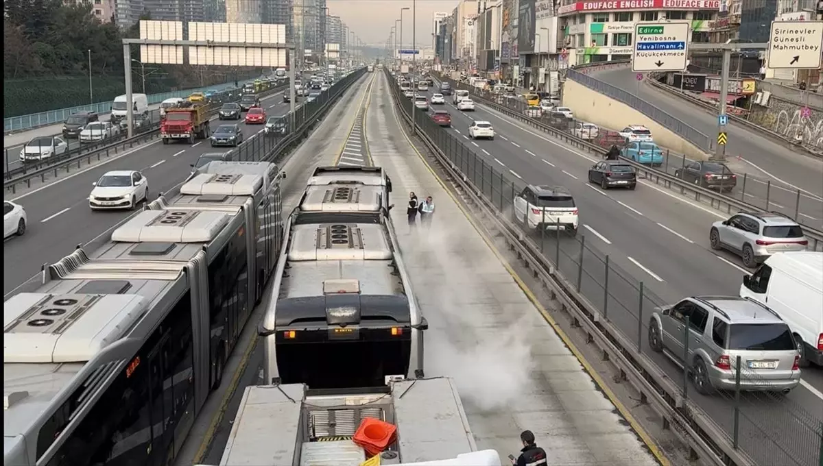 Bahçelievler’de Metrobüs Arızası