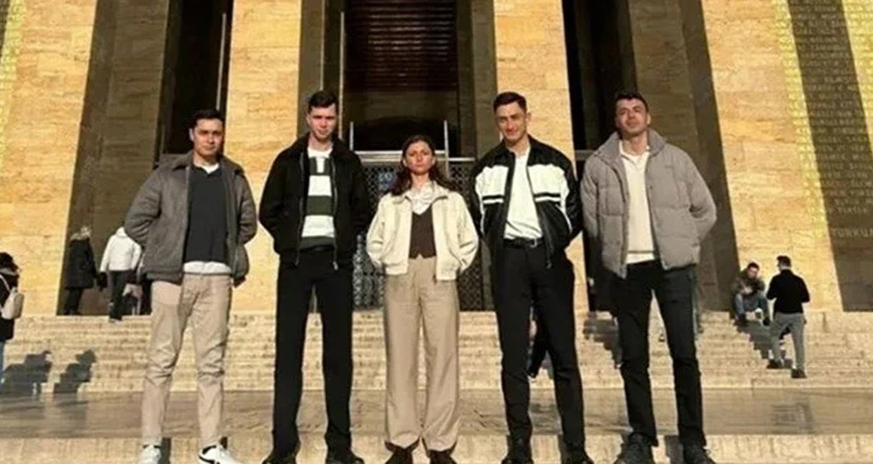 Teğmenlerin Anıtkabir karesinin öyküsü: Perde arkasını fotoğrafı paylaşan gazeteci anlattı